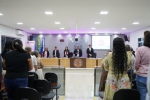 Sesso aborda Outubro Rosa e entrega Moo de Aplausos ao projeto Muxirum