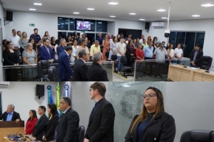 Legislativo entrega t�tulo de cidad�o e mo��es de aplausos na �ltima sess�o do ano