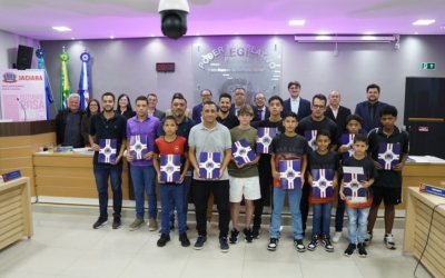 Cmara aprova requerimento, projetos e homenageia Projeto de Futebol Aeroporto II