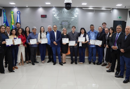 ENTREGA DE MO��O APLAUSOS