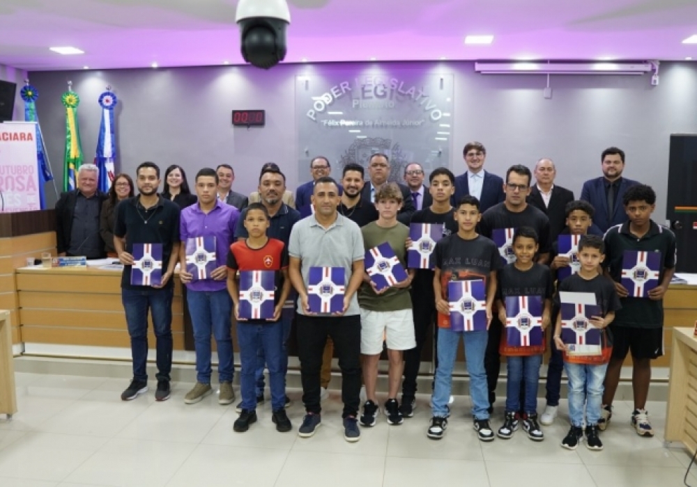 Cmara aprova requerimento, projetos e homenageia Projeto de Futebol Aeroporto II
