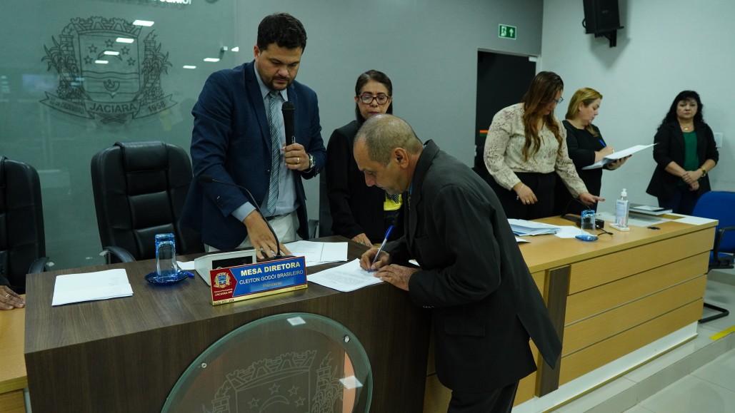 Plenrio Flix P. de Almeida Junior | Ferreira Junior/Jeferson